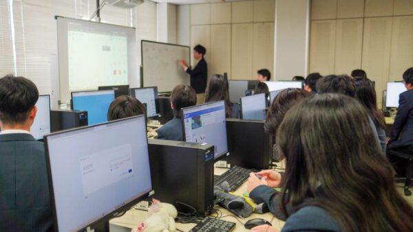 3Dプリンターを活用したアウトプット体験授業を岐阜県清凌高校で実施しました。